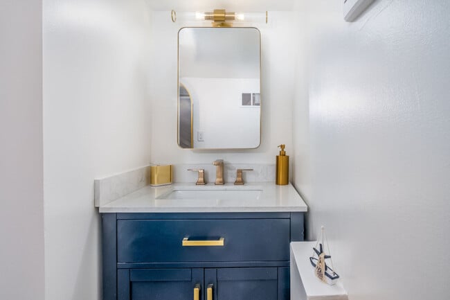 Building Photo - 184 Grand Ave