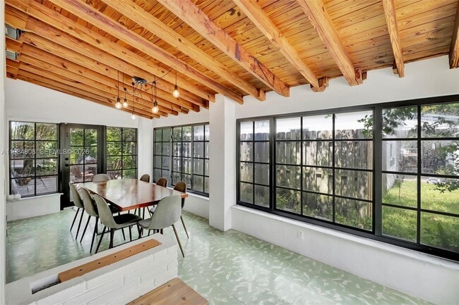 Building Photo - 1224 NE 182nd St