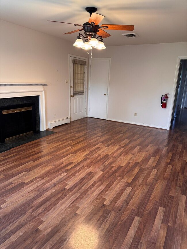 Building Photo - 5 Bedroom || 3 Bathroom Home with All Util...