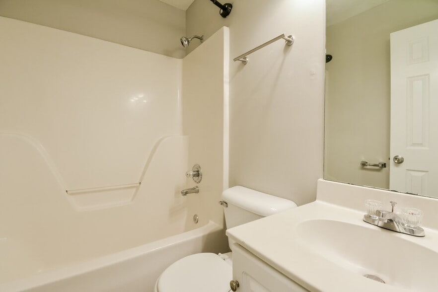 Building Photo - 4080 Nir Shreibman Blvd