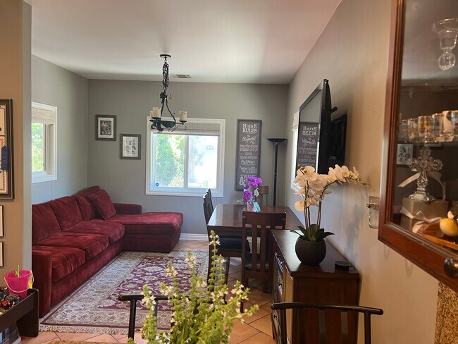 Family Room/Nook - 6947 Jellico Ave