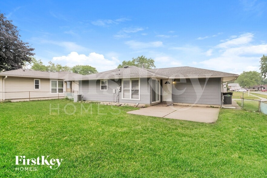 Building Photo - 823 Oriole Dr