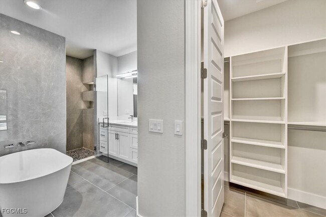 Building Photo - 2602 SW 27th St