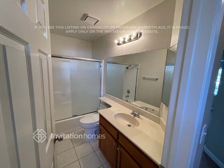 Building Photo - 327 Parkside Dr
