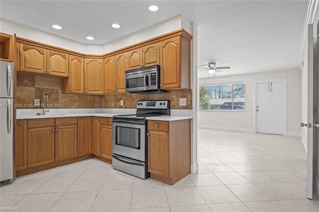 Primary Photo - 3 br, 2 bath House - 2175 NE 56th St Apt 110