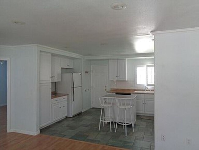Building Photo - 1131 Knollwood Dr