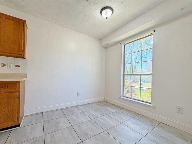 Building Photo - 2901 Inverloch Cir