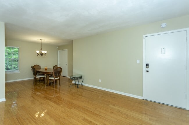 Building Photo - 2200 Montreat Cir