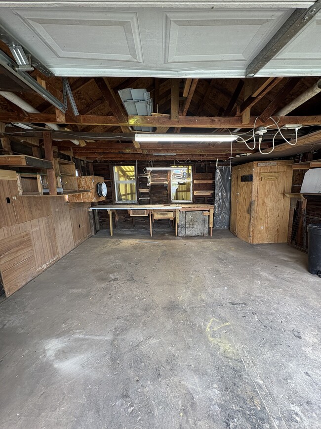 Building Photo - 424 Shakespeare Ave