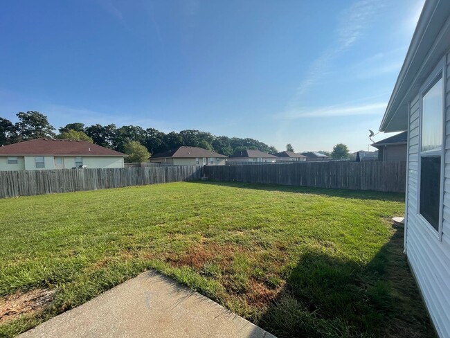 Building Photo - Great 3 bedroom 2 bathroom Home in Ozark A...