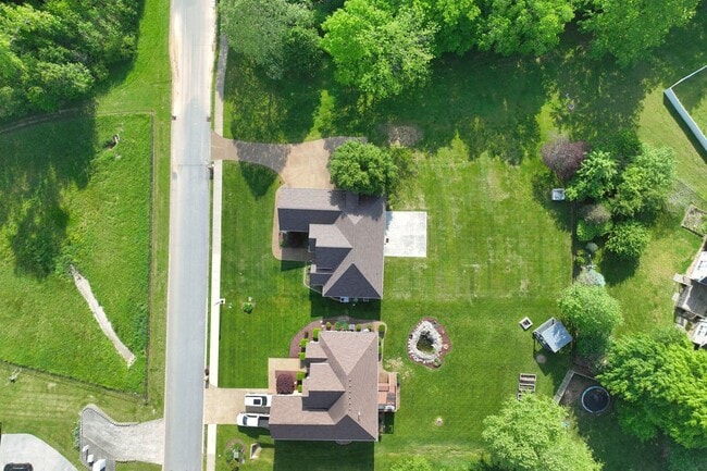 Building Photo - **BEAUTIFUL, WELL-MAINTAINED BRICK HOME ON A LOVELY 0.63-ACRE LOT IN A DESIRABLE NEIGHBORHOOD**