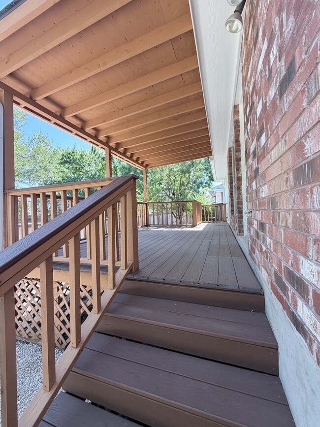Building Photo - 219 Oak Hill Dr
