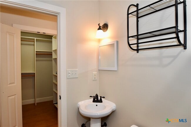 Building Photo - 2301 Lime Kiln Rd