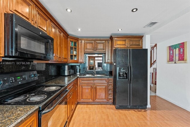 Building Photo - 314 NE Miami Ct