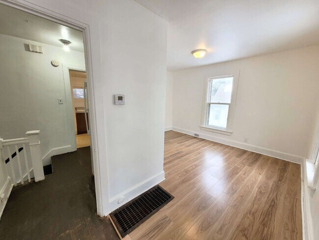 Building Photo - 604 9th St