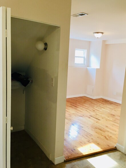 Building Photo - 2501 W 36th St