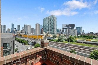 Building Photo - 816 W Hubbard St