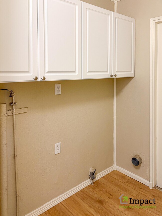 Building Photo - 403 Burlington Ave