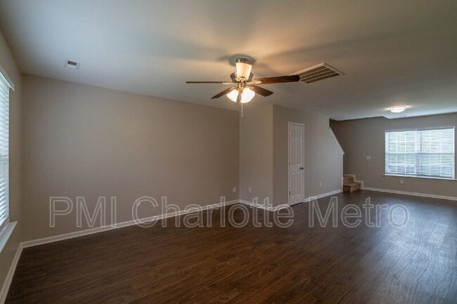 Building Photo - 1525 Crandon Dr