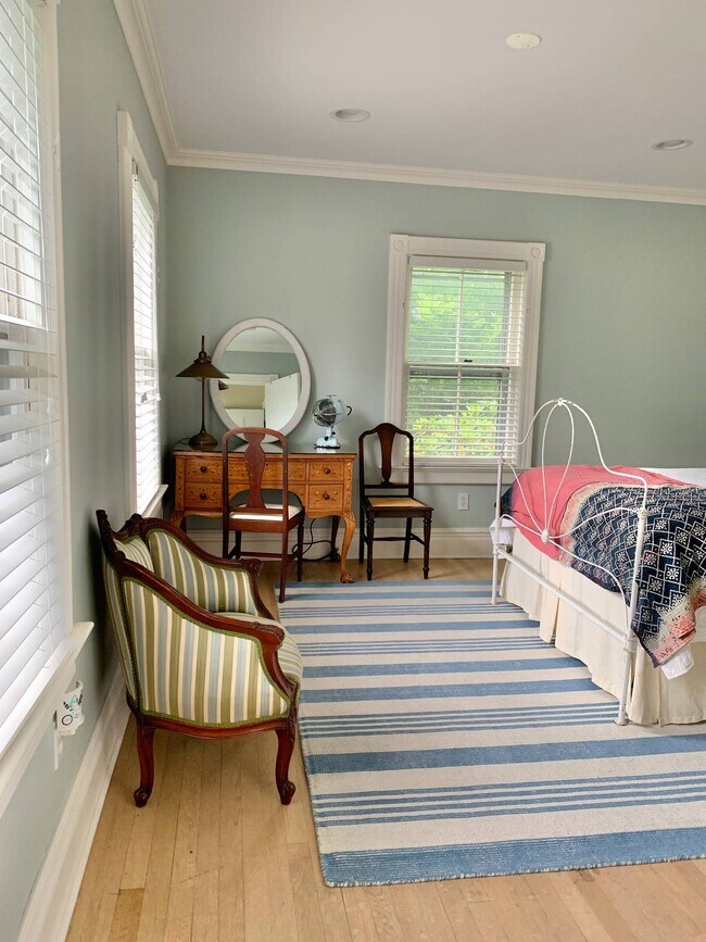 Building Photo - 81 Hampton St