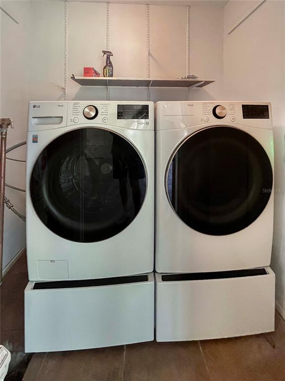 Building Photo - 5060 Village Garden Dr