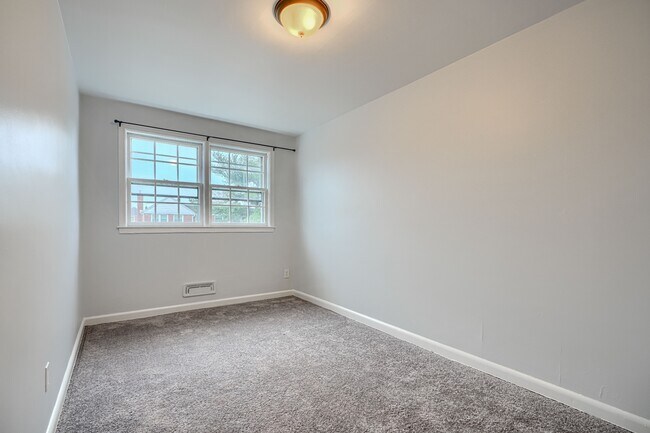 Building Photo - 414 Westfield Rd