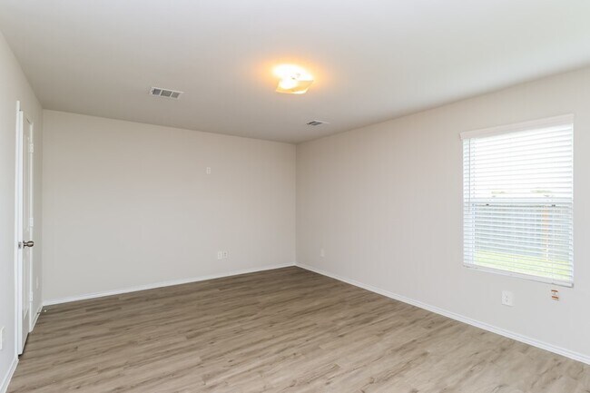 Building Photo - 21819 King Hts Ln