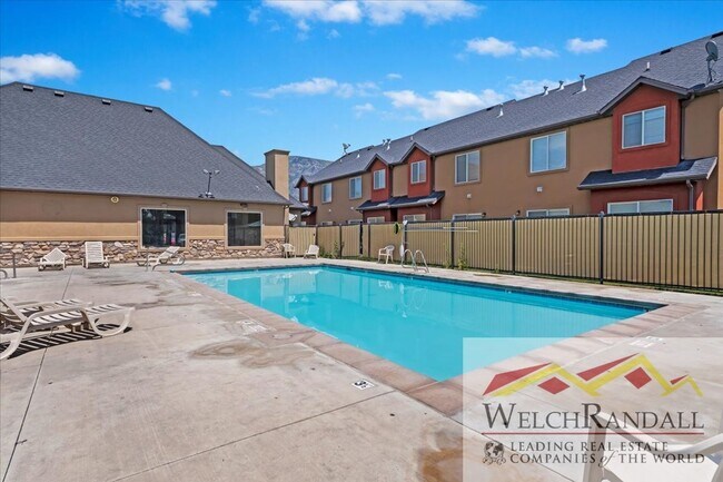 Building Photo - Stylish 3-Bed, 2-Bath Condo in the Heart o...