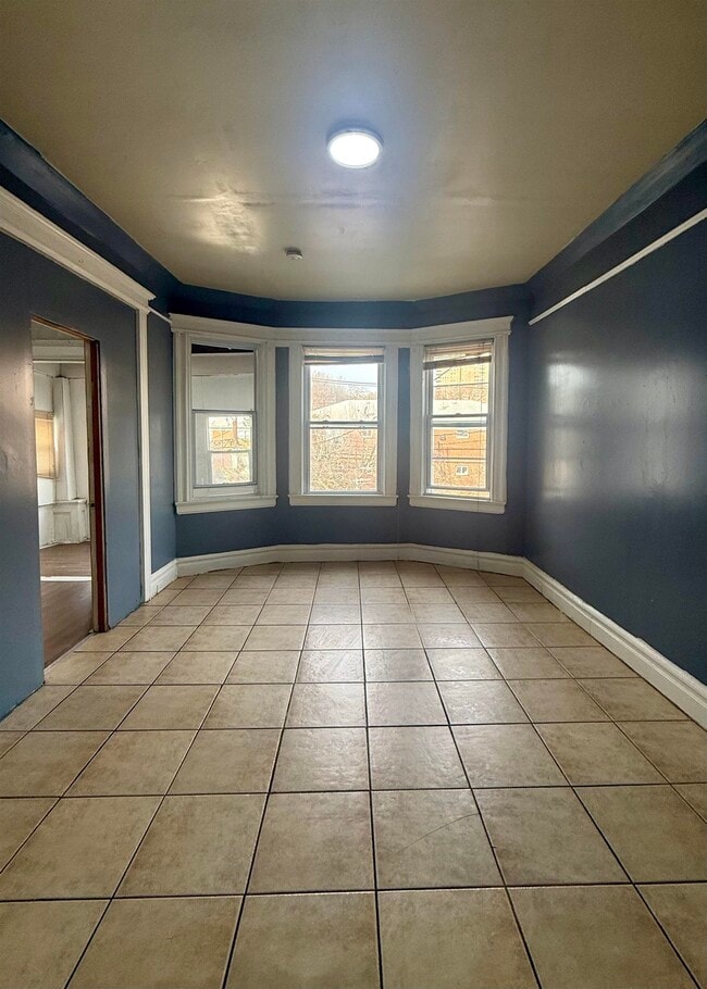 Building Photo - 110 Lincoln Ave