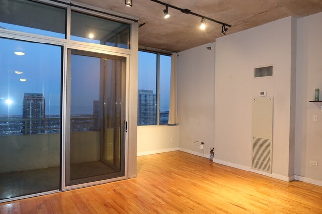 Building Photo - 1720 S Michigan Ave