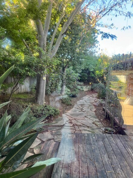 Building Photo - 764 N Regatta Dr