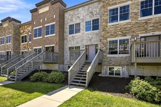 Building Photo - Large Townhome In Kingston Neighborhood Just Blocks From Downtown