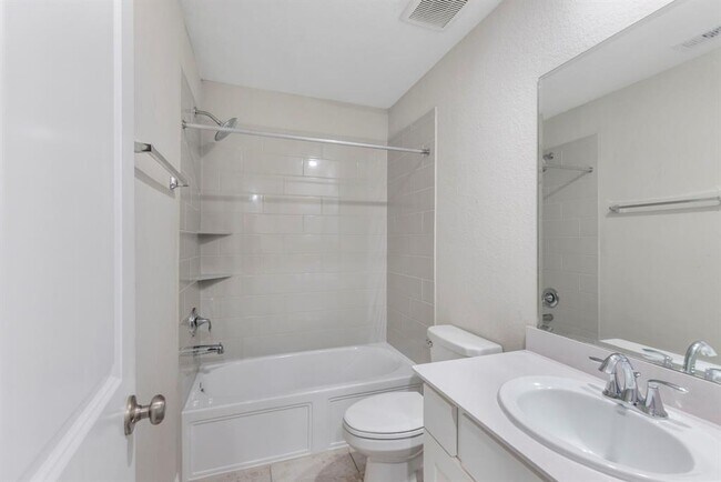 Building Photo - 5021 Lehman Oaks Dr