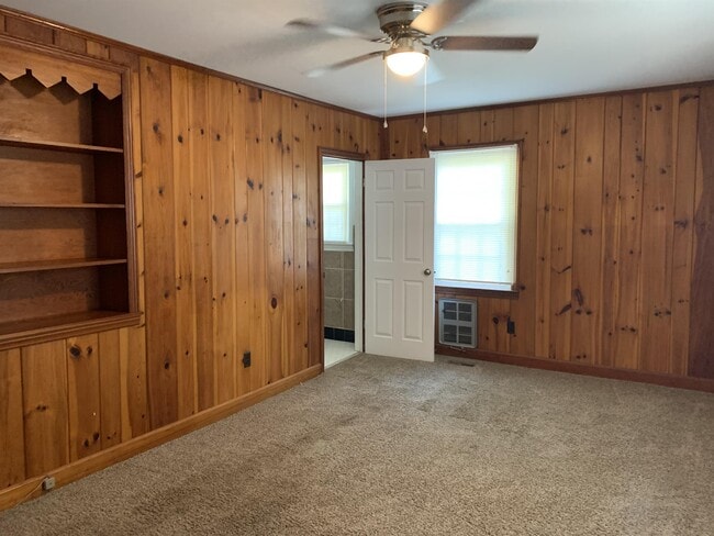 Building Photo - 5421 Pine St