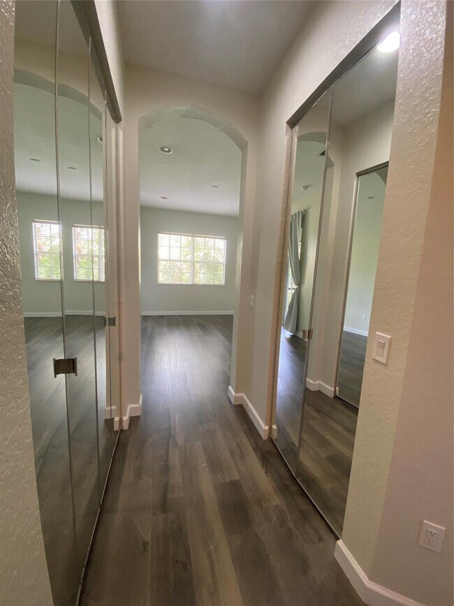 Building Photo - 8203 NW 128th Ln