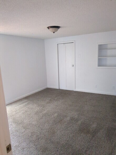 Bedroom - 1871 SE Van Skiver Rd