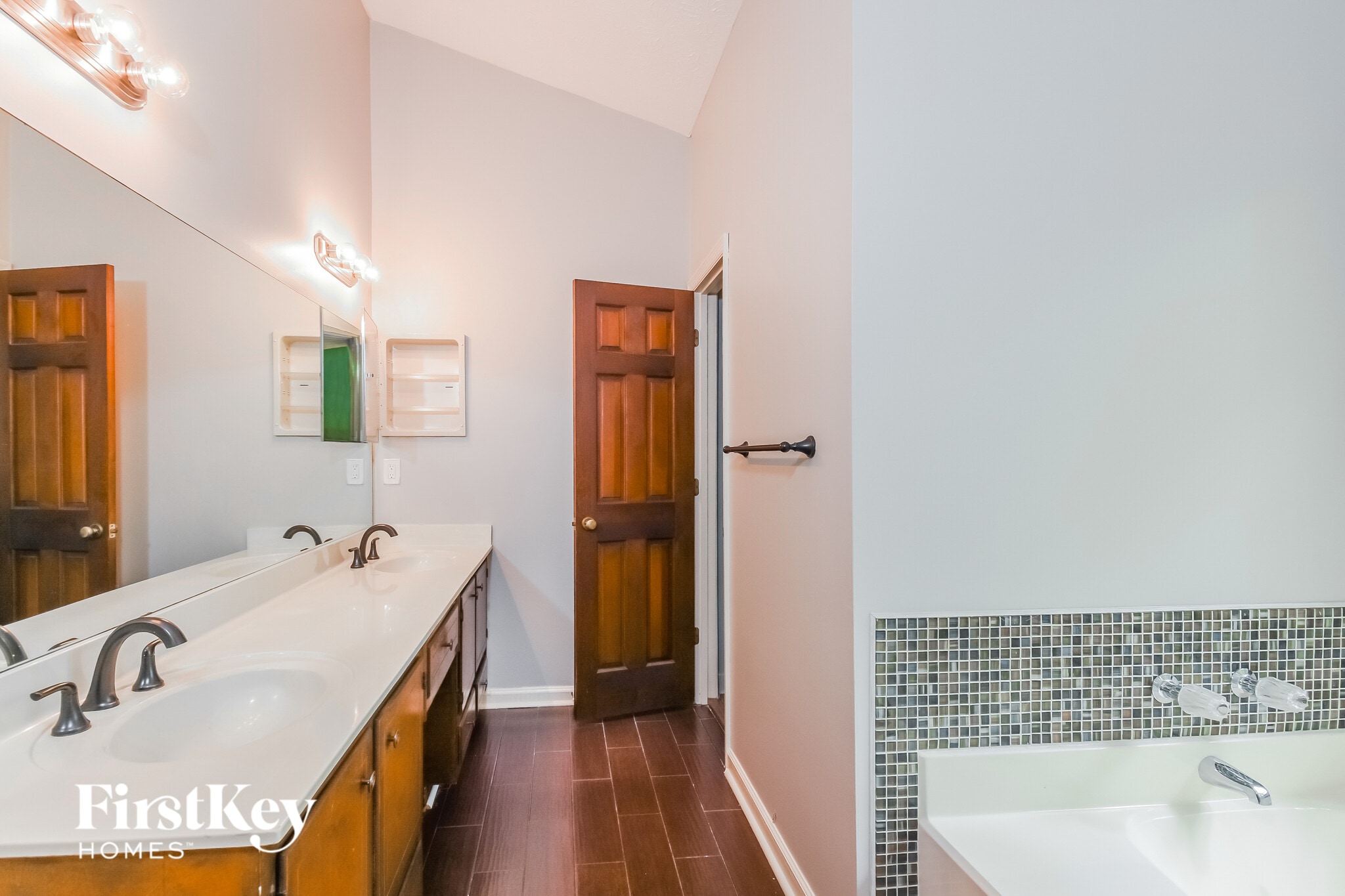 Building Photo - 1214 Hollytree Ct