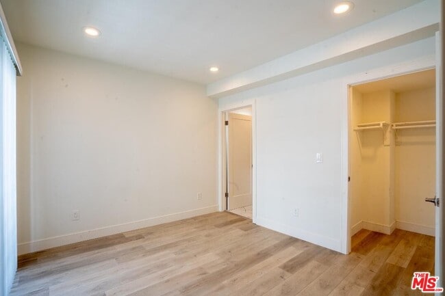 Building Photo - 608 1/2 N Gramercy Pl