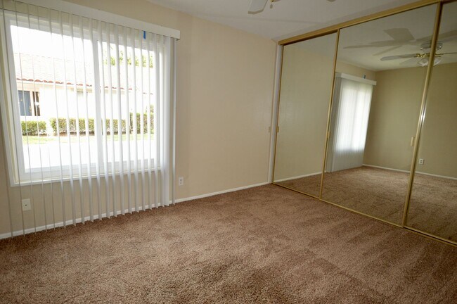 Building Photo - 2 Bedroom plus Den Home in 55+ Community i...