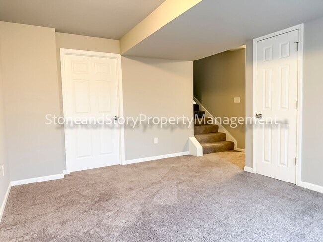 Building Photo - 3 Bedroom 2.5 bath