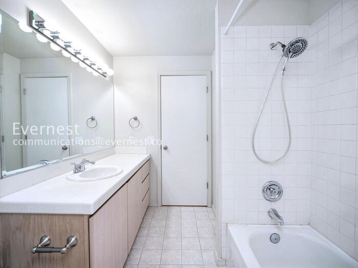 Building Photo - 9520 1st Ave NE