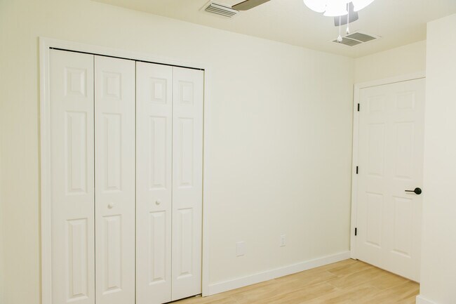 Building Photo - 208 Grande Lake Dr