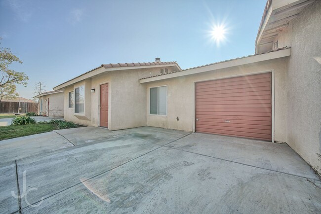 Building Photo - 1309