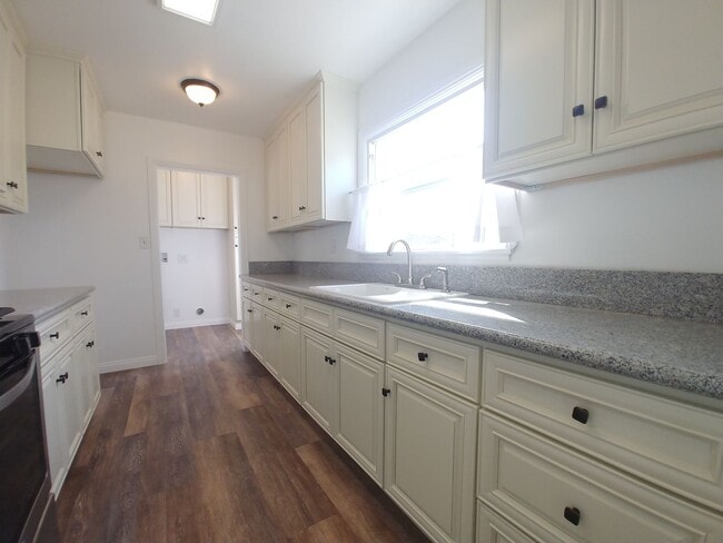 Building Photo - Charming 3-Bedroom Home in an Ideal Location!