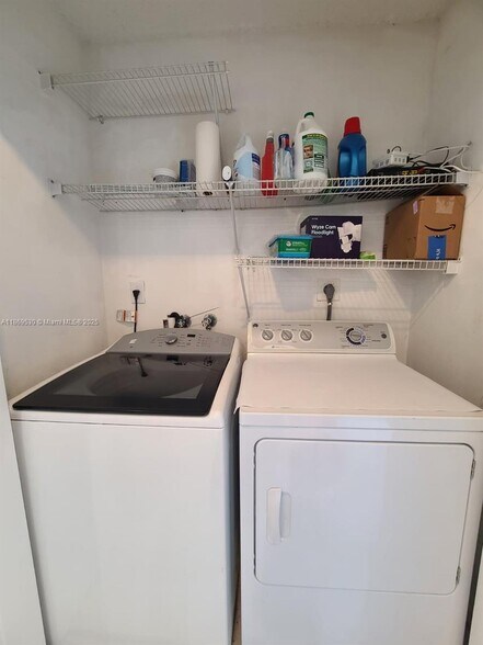 Building Photo - 305 NW 109th Ave