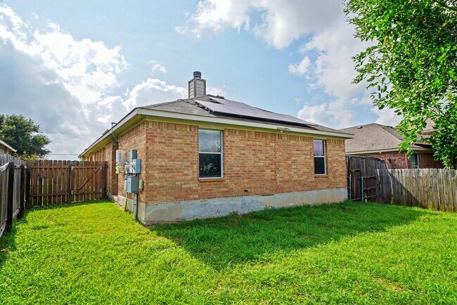 Building Photo - Spacious Single-Story Home with Solar Panels - Realtor Commission: $500