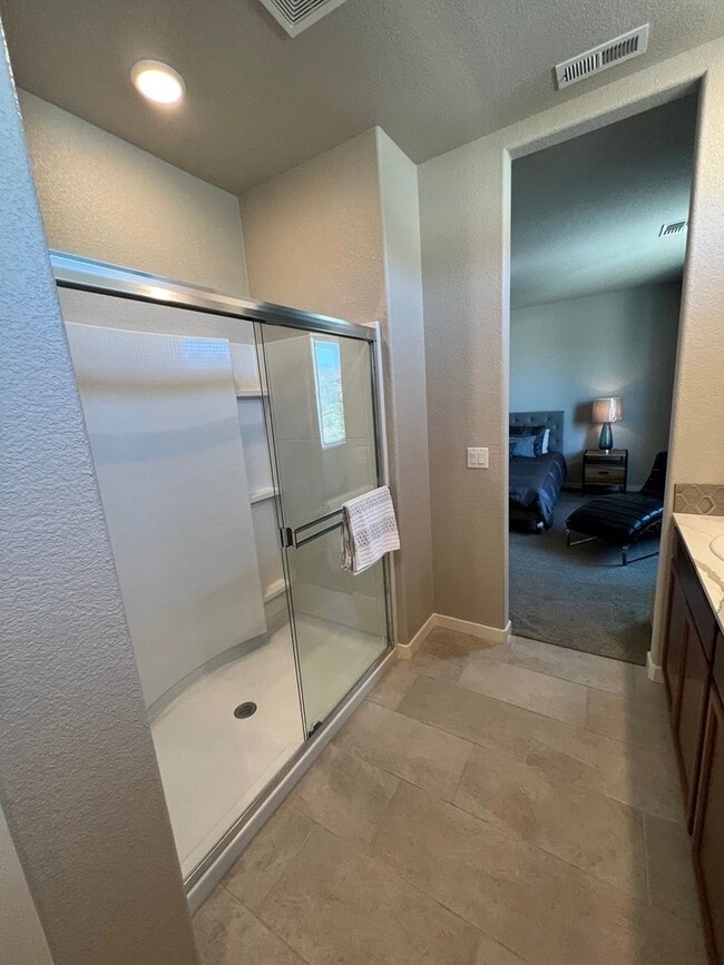 Building Photo - Gorgeous 2 Story, 3 Bed/2.5 Bath Townhouse with 2 Car Garage in Gated Community