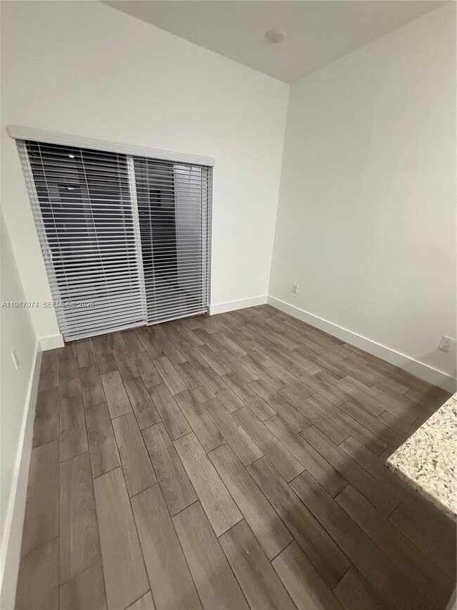 Building Photo - 486 E 30th St