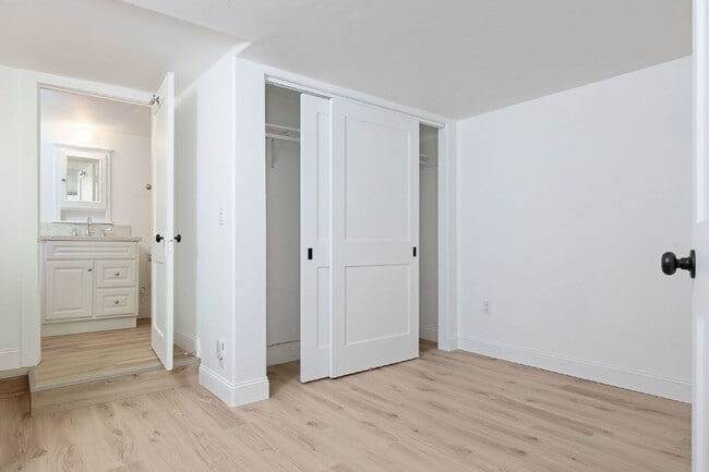 Building Photo - "Delightful 1-Bedroom Apartment in Historic Home!"