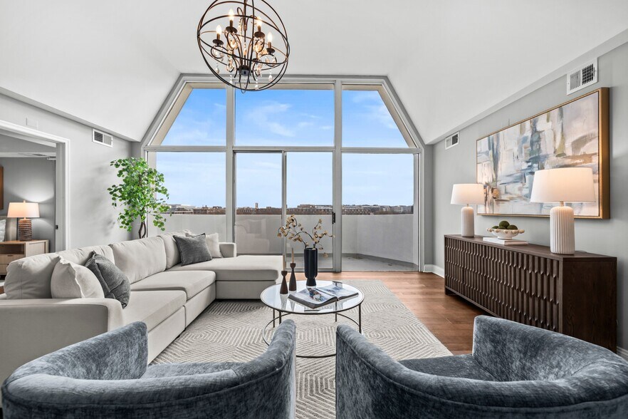 Building Photo - 700 7th St SW